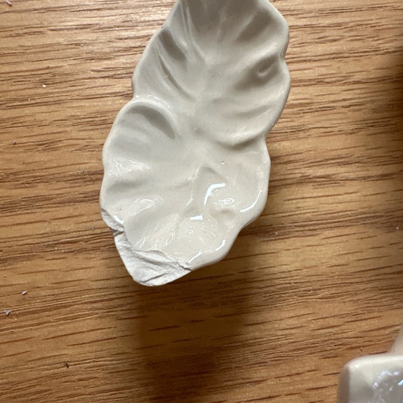 Set Of 4 Soy Sauce Dishes & 4 Chop Stick Rests Leaf Shape & Pattern - Picture 5 of 7